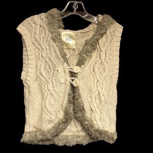Old Navy Faux Fur Trimmed Hooded Vest, Cable Knit, 2 Button Hoodie SZ Junior L